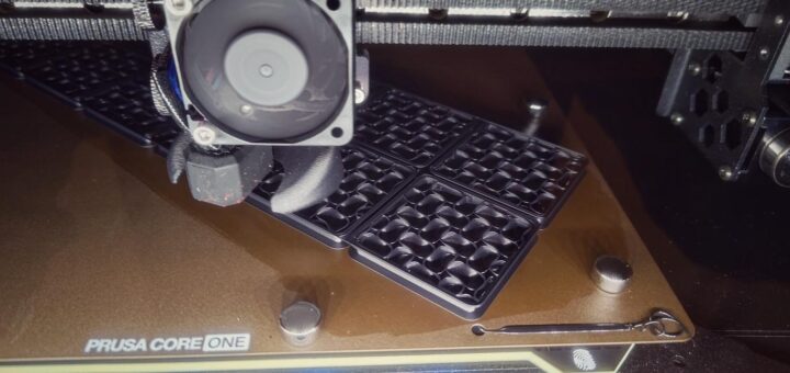 Additional magnets to hold down the print sheet